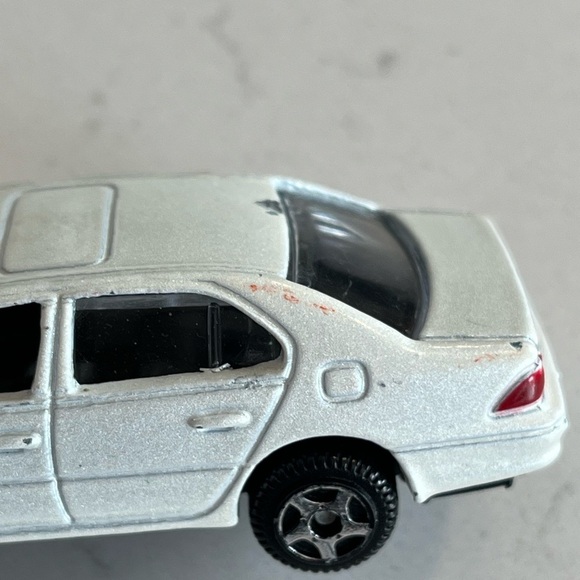 Lexus Pearl Diecast Model Car MotorMax (6064) Lexus LS430 - Picture 6 of 7